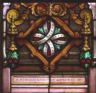 Les vitraux du coeur: détail au bas du vitrail dédié à St Nicolas